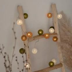 Maisons Du Monde Guirlandes Et Décorations Lumineuses Guirlande Blanche Et Kaki 20 LED L370 -Luminaires Soldes 2022 guirlande blanche et kaki 20 led l370 1000 12 36 227914 3