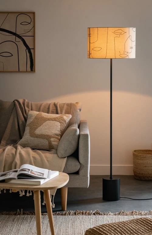 Maisons Du Monde Lampadaires Lampadaire En Métal Noir, Bois D'acacia Et Abat-jour En Coton écru à Motifs Visages H145 6 Maisons Du Monde Lampadaires Lampadaire En Métal Noir, Bois D'acacia Et Abat-jour En Coton écru à Motifs Visages H145 – Image 4