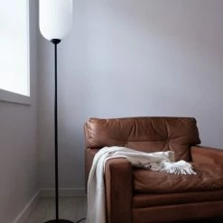 Dyberg Larsen Lampadaires Lampadaire En Verre Et Métal Noir Mat, H 150 Cm D 20 Cm -Luminaires Soldes 2022 lampadaire en verre et metal noir mat h 150 cm d 20 cm 1