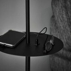 Markslöjd Lampadaires Lampadaire Liseuse Avec Tablette Et Port USB Noir H144cm 8 Markslöjd Lampadaires Lampadaire Liseuse Avec Tablette Et Port USB Noir H144cm -Luminaires Soldes 2022 lampadaire liseuse avec tablette et port usb noir h144cm 2