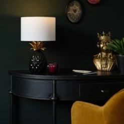 Maisons Du Monde Lampes à Poser Lampe Ananas En Céramique Noire Et Métal Doré, Et Abat-jour En Lin Blanc -Luminaires Soldes 2022 lampe ananas en ceramique noire et metal dore et abat jour en lin blanc 1000 8 32 227213 4