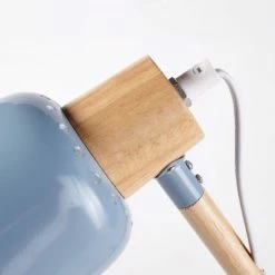 Maisons Du Monde Lampes De Chevet Enfant Lampe De Bureau En Métal Bleu Et Hévéa -Luminaires Soldes 2022 lampe de bureau en metal bleu et hevea 1000 5 20 181650 4