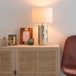 Maisons Du Monde Lampes à Poser Lampe En Céramique Dorée Sculptée Et Abat-jour écru -Luminaires Soldes 2022 lampe en ceramique doree sculptee et abat jour ecru 1000 11 13 200339 3