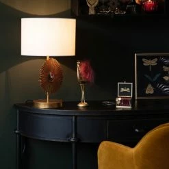 Maisons Du Monde Lampes à Poser Lampe En Métal Doré Soleil Sculpté Et Abat-jour Blanc En Coton Et Lin Recyclés 7 Maisons Du Monde Lampes à Poser Lampe En Métal Doré Soleil Sculpté Et Abat-jour Blanc En Coton Et Lin Recyclés -Luminaires Soldes 2022 lampe en metal dore soleil sculpte et abat jour blanc en coton et lin recycles 1000 7 17 227977 3