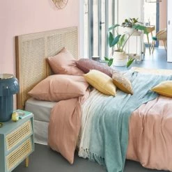 Maisons Du Monde Lampes à Poser Lampe En Métal émaillé Bleu Et Cerclage En Métal Doré -Luminaires Soldes 2022 lampe en metal emaille bleu et cerclage en metal dore 1000 10 20 210555 6